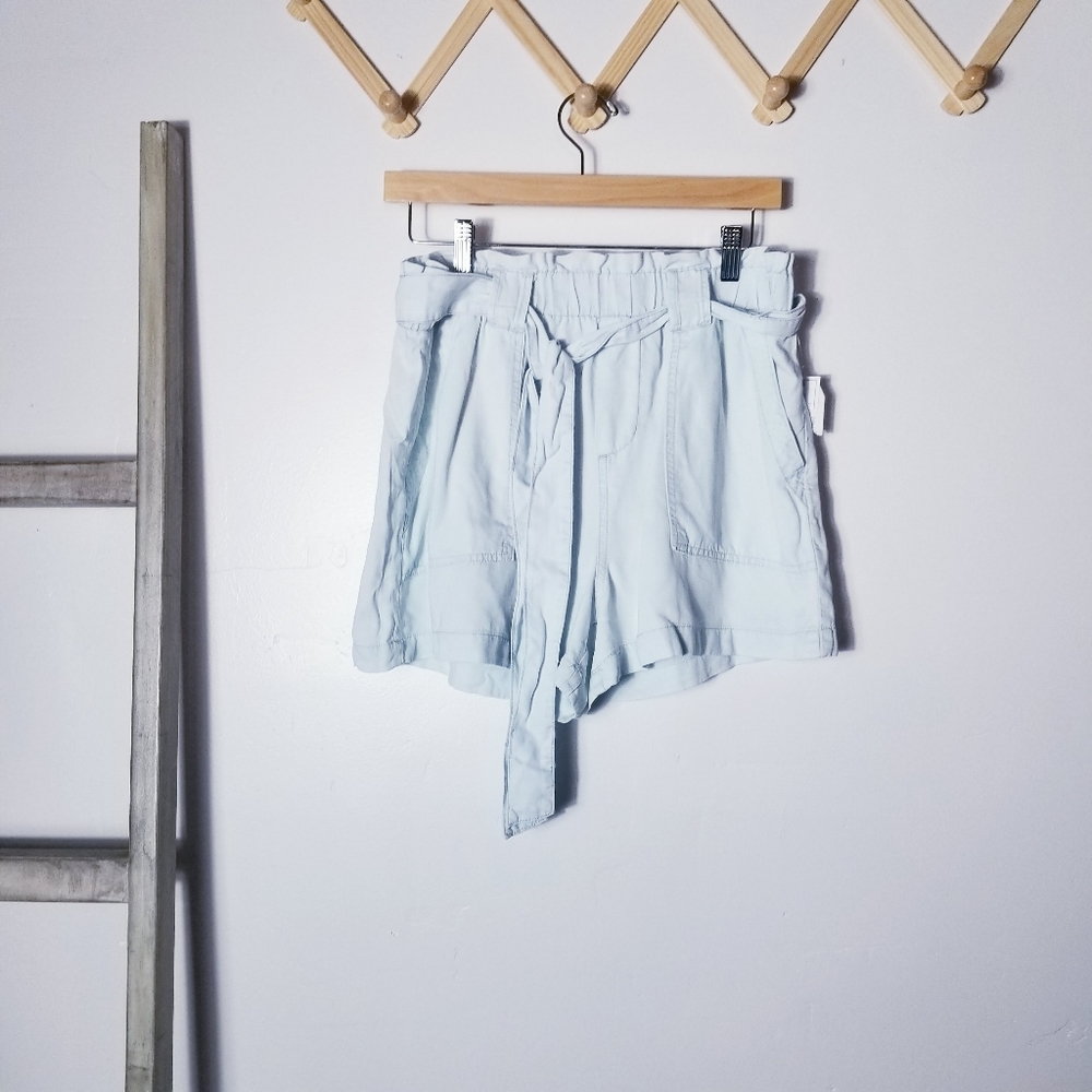 NWT TIME AND TRU BLUE WASH HIGH RISE SHORTS WITH BELT SIZE MEDIUM